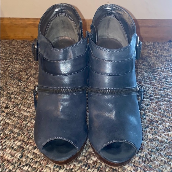 GUESS heels - Picture 2 of 4